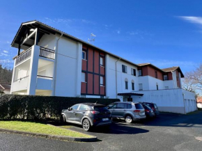 Appartement T2 Confortable avec Terrasse, Proche Centre Ville et Thermes, Cambo-les-Bains - FR-1-495-30